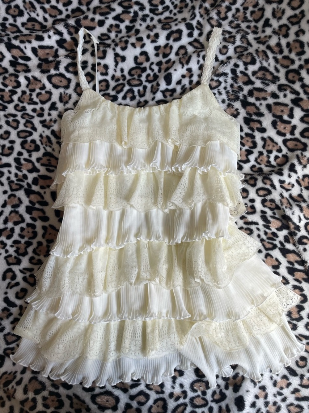 ♡ Lace Ruffled Cream and White Tank Top